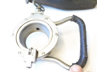 Stellschlüssel für Zeitzünder S/30 (Standartzünder der Flak bei den Kalibern 8,8 cm, 10,5 cm und 12,8 cm) in Tasche. Der seltene Schlüssel in gutem Zustand