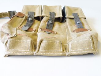 REPRODUKTION, Paar Sturmgewehr MP43 / MP44 Taschen, eine Lederlasche sitzt leider zu tief, siehe Foto