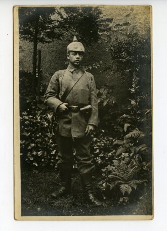 1. Weltkrieg, Angehöriger der MG Truppe mit Trageriemen,...