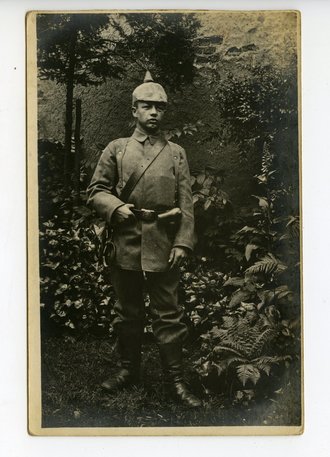 1. Weltkrieg, Angehöriger der MG Truppe mit Trageriemen,...