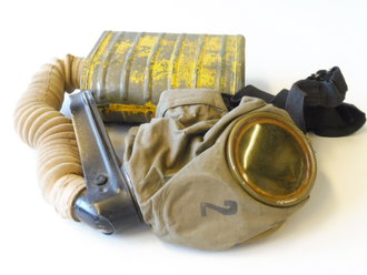 U.S. Army WWI, Gas mask in bag, Mask is soft, tube dry. Comes in a 1917 dated bag with anti-dimming compound and Instruction book. Issued to a Machine Gun member of 26. Infantry Div. on 21. Aug.1918 so he could have been in the Battle of Saint-Mihiel