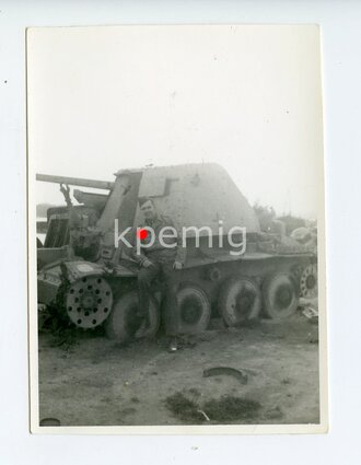 Foto Selbstfahrlafette Wehrmacht, nach dem Krieg von einem amerikanischen Soldaten aufgenommen. Maße 8 x 11cm