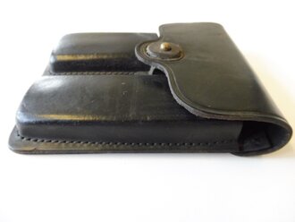 U.S. Vietnam War ear Leather magazine pouch dated 1969