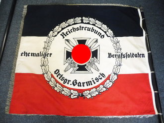 Fahne des "Reichstreubund ehemaliger Berufssoldaten Garmisch" 120 x 130cm, wenige kleine Mottenlöcher.