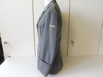 Bundeswehr, Dienstjacke Heer datiert 1960 mit original vernähten "spitzen" Schulterklappen, Schulterbreite 47 cm, Armlänge 65 cm