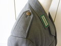 Bundeswehr, Dienstjacke Heer datiert 1960 mit original vernähten "spitzen" Schulterklappen, Schulterbreite 47 cm, Armlänge 65 cm