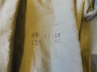 1. Weltkrieg, feldgrauer Mantel, Kammerstück datiert 1915, etliche Mottenschäden