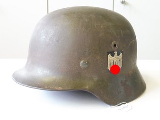 Stahlhelm M35 Heer, Apfelgrüner Originallack, dieser z.T. vergangen, der Heeresadler zu 95% erhalten. Original zugehöriges Innenfutter