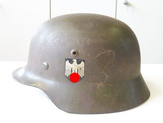 Stahlhelm M35 Heer, Apfelgrüner Originallack, dieser z.T. vergangen, der Heeresadler zu 95% erhalten. Original zugehöriges Innenfutter