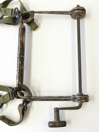 U.S.  Signal Corps reel RL-39 and ST34 + 35 support straps. Hard to tell how old these actually are, the brass makes me think they might be WWII or 50´s, straps might be added later