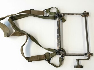 U.S.  Signal Corps reel RL-39 and ST34 + 35 support straps. Hard to tell how old these actually are, the brass makes me think they might be WWII or 50´s, straps might be added later