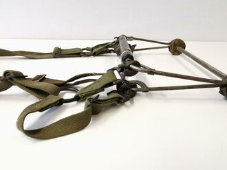 U.S.  Signal Corps reel RL-39 and ST34 + 35 support straps. Hard to tell how old these actually are, the brass makes me think they might be WWII or 50´s, straps might be added later