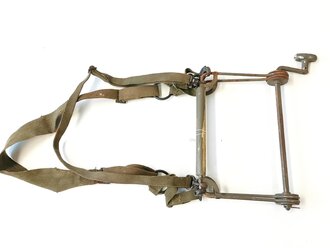 U.S.  Signal Corps reel RL-39 and ST34 + 35 support straps. Hard to tell how old these actually are, the brass makes me think they might be WWII or 50´s, straps might be added later