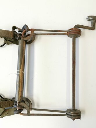 U.S.  Signal Corps reel RL-39 and ST34 + 35 support straps. Hard to tell how old these actually are, the brass makes me think they might be WWII or 50´s, straps might be added later
