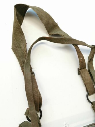 U.S.  Signal Corps reel RL-39 and ST34 + 35 support straps. Hard to tell how old these actually are, the brass makes me think they might be WWII or 50´s, straps might be added later