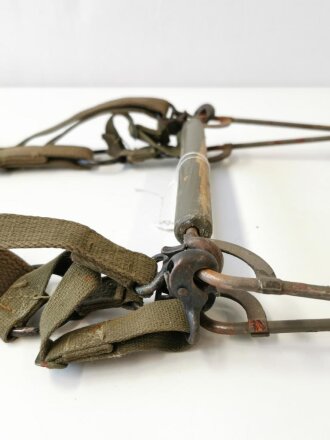 U.S.  Signal Corps reel RL-39 and ST34 + 35 support straps. Hard to tell how old these actually are, the brass makes me think they might be WWII or 50´s, straps might be added later