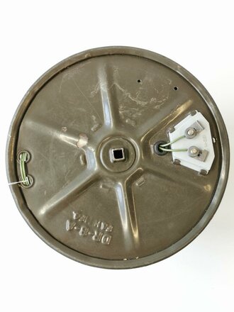U.S.  Signal Corps DR-8 A wire spool with wire. Regarding to the dark green colour I assume this one could be dated somewhere between to 50-70´s
