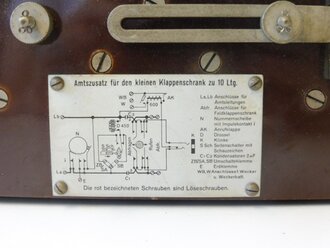 Amtszusatz für den kleinen Klappenschrank, 1937 datiertes Stück mit dem seltenen Deckel. Funktion nicht geprüft