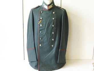 Preußen feldgraue Litewka für einen Leutnant im Thüringischen Infanterie-Regiment Nr. 71. Die Effekten originalvernäht, wenige kleine Mottenlöcher,  Schulterbreite 44 cm, Armlänge 64 cm