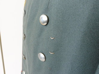 Preußen feldgraue Litewka für einen Leutnant im Thüringischen Infanterie-Regiment Nr. 71. Die Effekten originalvernäht, wenige kleine Mottenlöcher,  Schulterbreite 44 cm, Armlänge 64 cm