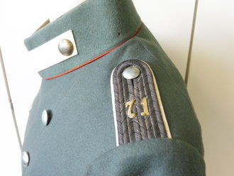Preußen feldgraue Litewka für einen Leutnant im Thüringischen Infanterie-Regiment Nr. 71. Die Effekten originalvernäht, wenige kleine Mottenlöcher,  Schulterbreite 44 cm, Armlänge 64 cm