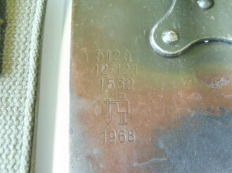 Bundeswehr Klappspaten datiert 1968 in Hülle