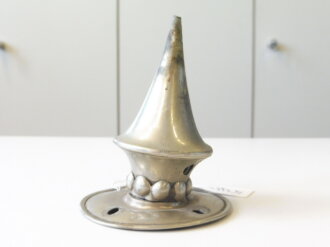 Spitze für eine Pickelhaube, Silbern, abschraubbar.