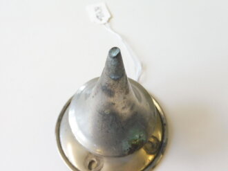 Spitze für eine Pickelhaube, Silbern, abschraubbar.