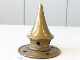 Spitze für eine Pickelhaube, Messing, abschraubbar.