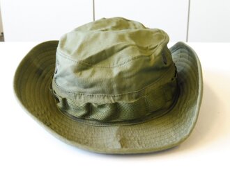 U.S. 1968 dated Hat, jungle size 6 3/4 in unused condition