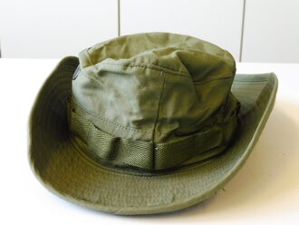 U.S. 1968 dated Hat, jungle size 6 3/4 in unused condition
