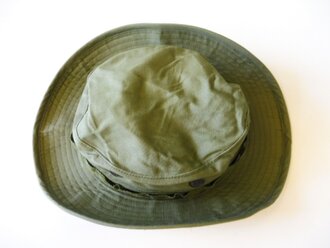 U.S. 1968 dated Hat, jungle size 6 3/4 in unused condition