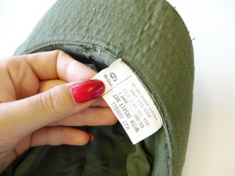 U.S. 1968 dated Hat, jungle size 6 3/4 in unused condition