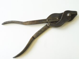 British 1940 dated folding wire cutter in P37 canvas pouch dated 1943?