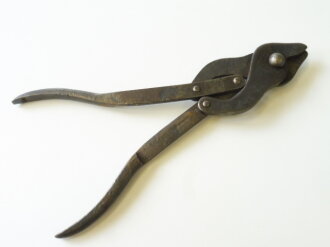 British 1940 dated folding wire cutter in P37 canvas pouch dated 1943?