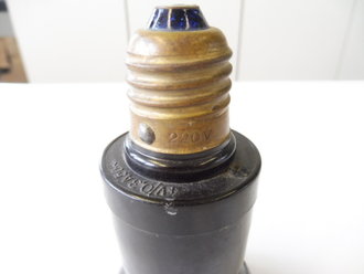 Luftschutzlampe AEG aus dunkelbraunem Preßstoff, Funktion nicht geprüft