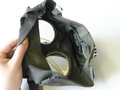 Volksgasmaske 44 in Bereitschaftsbüchse aus Holz, Originallack, Filter aus Pappe