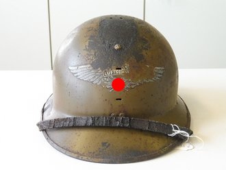 Luftschutz Stahlhelm aus französischem Beutehelm 2. Weltkrieg, unberührter Fundzustand