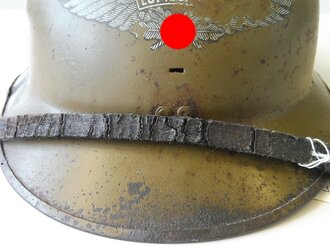 Luftschutz Stahlhelm aus französischem Beutehelm 2. Weltkrieg, unberührter Fundzustand