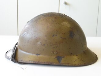 Luftschutz Stahlhelm aus französischem Beutehelm 2. Weltkrieg, unberührter Fundzustand