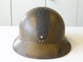 Luftschutz Stahlhelm aus französischem Beutehelm 2. Weltkrieg, unberührter Fundzustand