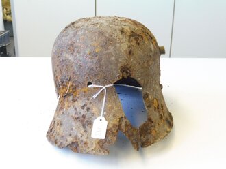 1. Weltkrieg, Stahlhelm aus Bodenfund, durchgetrocknetes Stück aus alter Sammlung