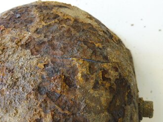 1. Weltkrieg, Stahlhelm aus Bodenfund, durchgetrocknetes Stück aus alter Sammlung