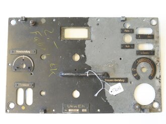 Frontplatte zum UKW Empfänger h ( Sturmgeschütz ) datiert 1943. Leichtmetall, Originallack