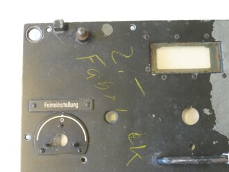 Frontplatte zum UKW Empfänger h ( Sturmgeschütz ) datiert 1943. Leichtmetall, Originallack