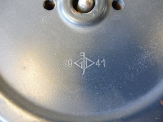 Trommel mit 50 Meter Kabel im Behälter zum Fernbesprechgerät bf. Originallack, die Trommel datiert 1941. Guter Zustand