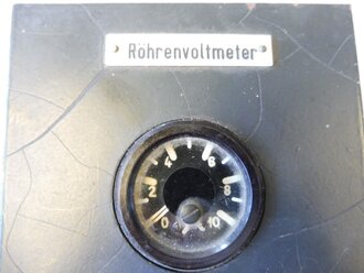 Röhrenvoltmeter OPTA, vermutlich 2. Weltkrieg, bin aber nicht sicher. Überlackiertes Stück, Funktion nicht geprüft