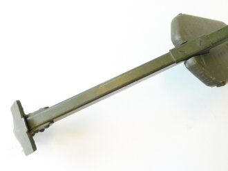 U.S. Army Signal Corps WWII, Leg with seat LG-2 for Generator GN-45 A. Original paint