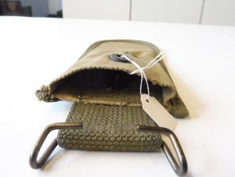 U.S. Army  1945 dated wire cutter pouch, unissued. Khaki with OD rim