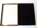 2 x Schaukasten für Orden, Effekten, Nadeln usw. Stabiler Karton mit Einteilung in schwarzem Sprühfilz. Die Innenmaße der Fächer je 52 x 89 x 15mm Maße 31,5 x 41,5 cm.